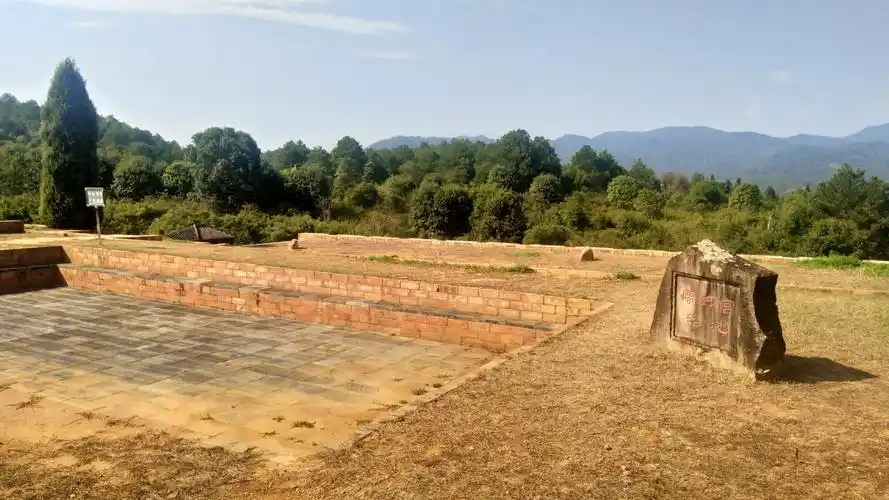 被泠落的闽越王城遗址