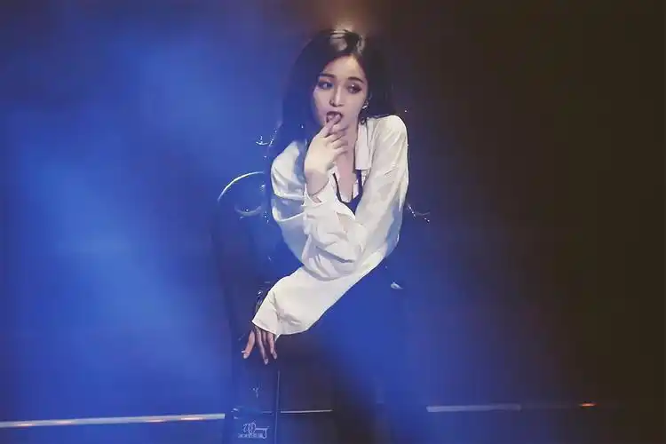 唱跳俱佳的吴宣仪,为什么一直遭骂?_舞台