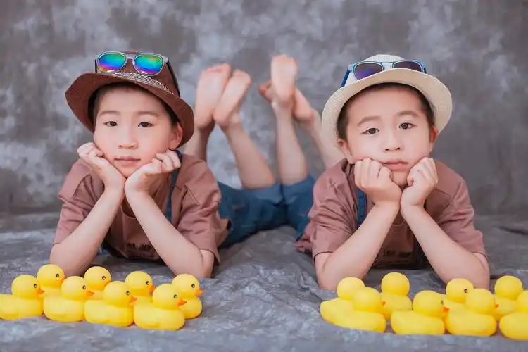 双胞胎兄弟_儿童摄影作品_摄影作品-黑光图库