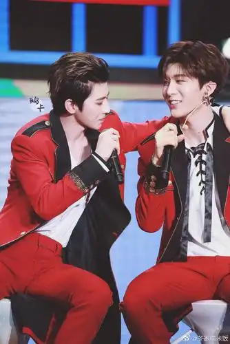 坤丞为什么这样的相册-糟糕,快把蔡徐坤和范丞丞从我的手机里赶走