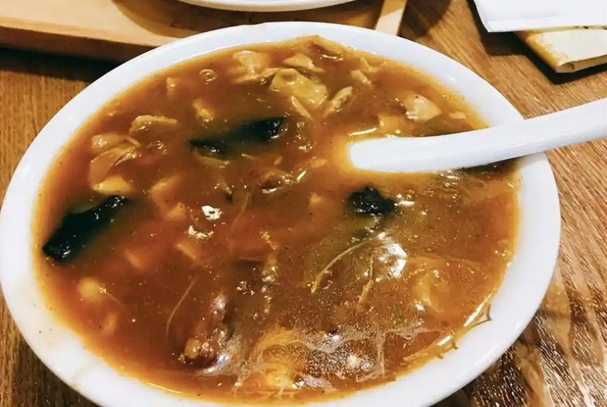 药料调制的胡辣汤