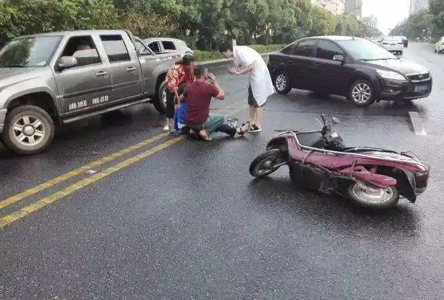 新知达人, 开车不小心撞到人,3个处理事故关键点,一定要牢记!