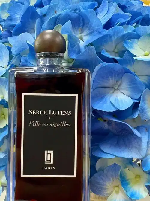 香水芦丹氏松林少女初版木质两版对比