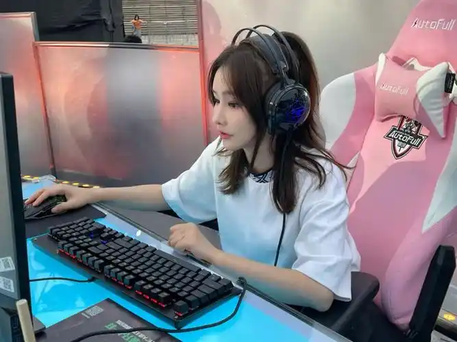 玩着游戏赚着钱游戏主播真有那么美好