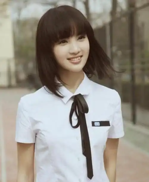 初中女生最火发型(这些发型让你轻松做时尚魅力女孩)