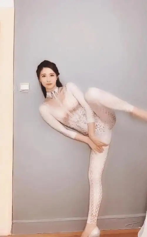 这样的一字马能做到的人不多