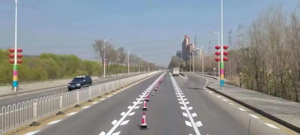 权威发布注意这里设置车行道纵向减速标线和连续实线