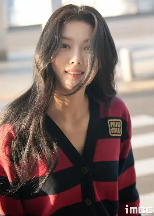 金裕贞超话92#金裕贞#  【图片】20240301 金裕贞7615仁川机场