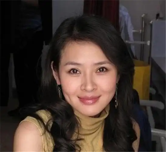 于明加老公胡俊是谁资料照片是干什么的 于明加人品不好欺负新人