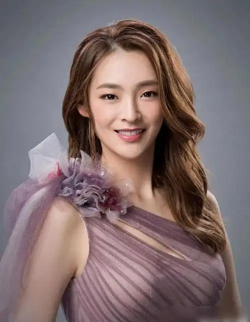 因受疫情影响,2020香港小姐选美活动,无线决定由"停办"改为"复办",并