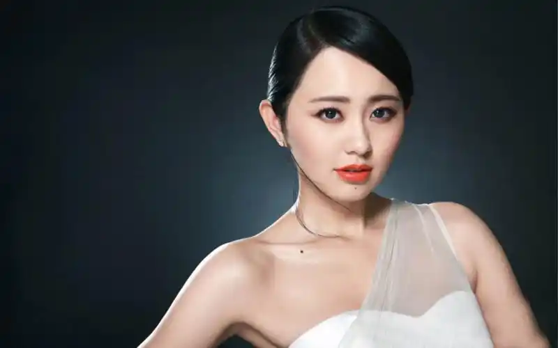 田螺姑娘孙耀琦俏皮写真