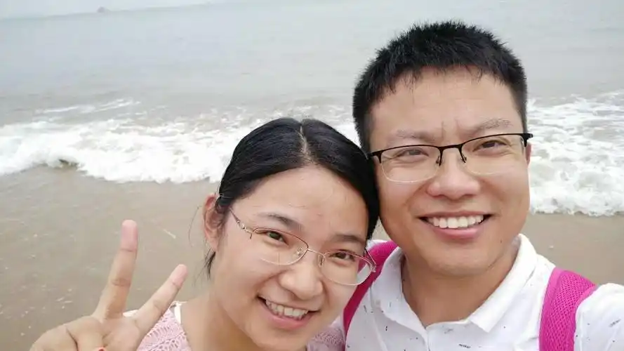 恩爱夫妻的幸福旅游纪念