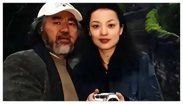 婚姻中的张纪中和杜星霖或许经历了一次真挚的选择,但也有坎坷和波折