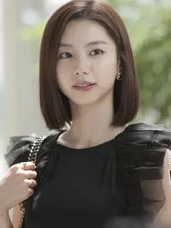 殷惠仁(朴秀珍饰演)