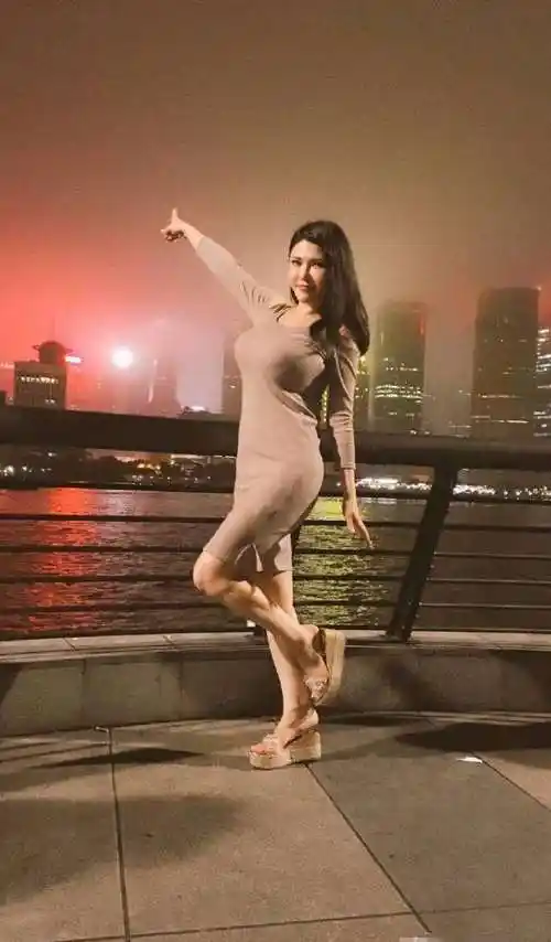 哪个明星胸大(有什么明星胸很大)