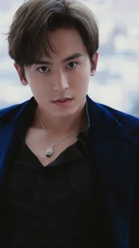 张哲瀚帅气写真手机壁纸_明星_手机壁纸下载_美桌网