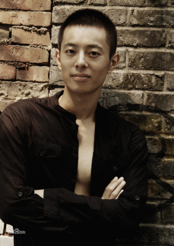 1人物资料编辑 姓名:柳明明     性别:男 身高:183 体重:69 出生