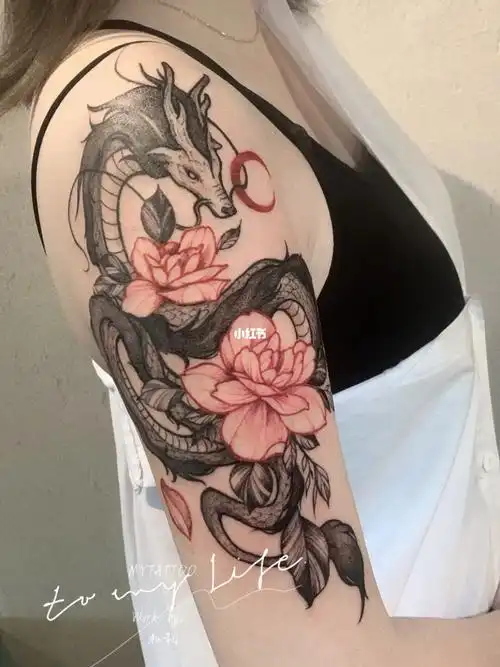 很哇塞的龙纹身