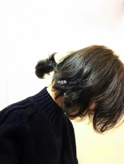 日系短发一个小揪揪