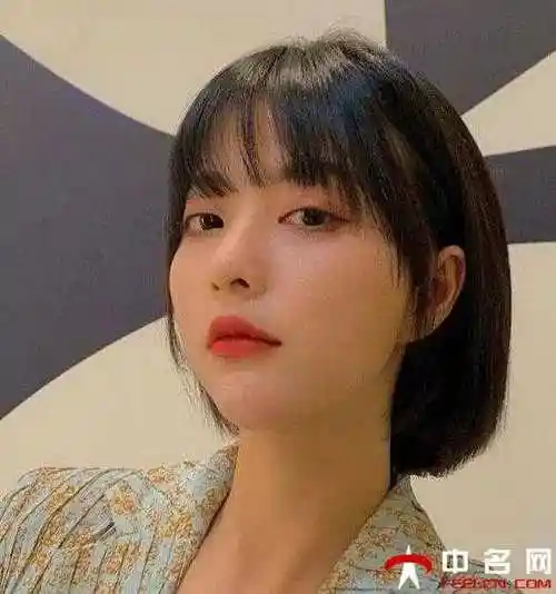 2021女士短发直发发型图片可盐可甜款式多样