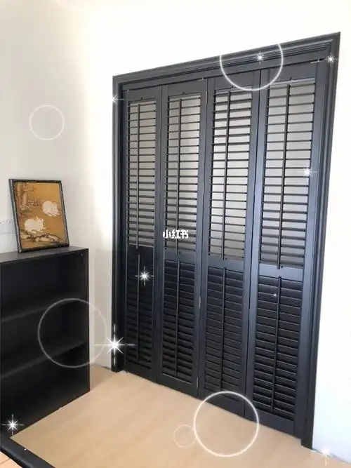 黑色实木百叶折叠门