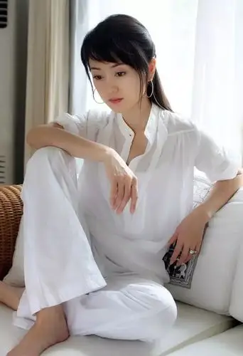 她出道17年不红,跟丈夫认识不到3天就闪婚,至今在北京租房生活_张定涵