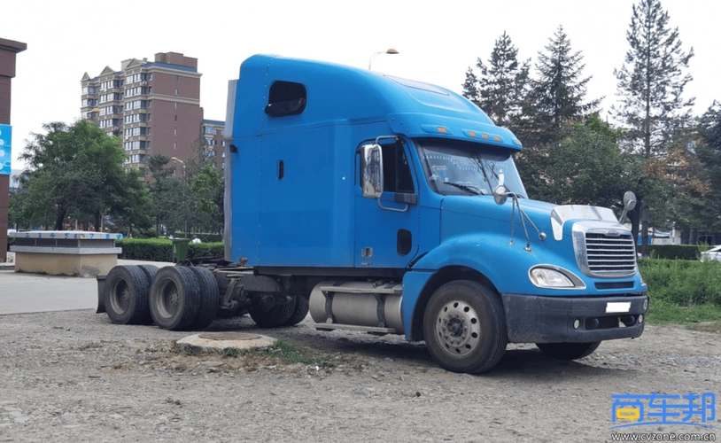 实拍福莱纳哥伦比亚美式长头牵引车