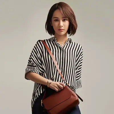 fossil包包杨紫明星同款休闲单肩斜挎牛皮小方包女包zb6759_服装搭配