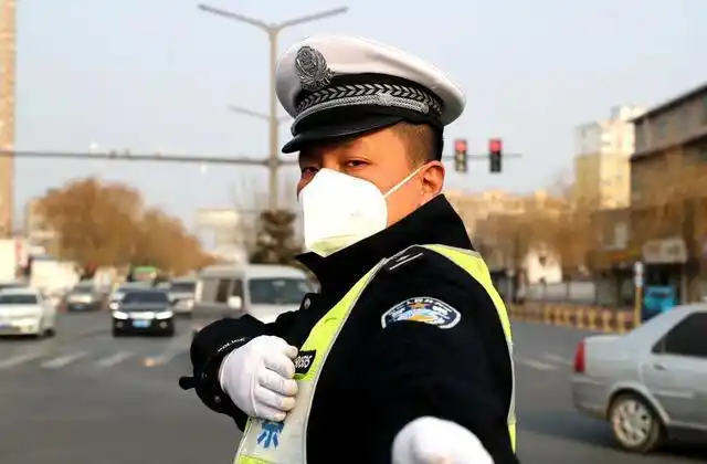 盐湖公安交警:执勤岗位上的"警察节"