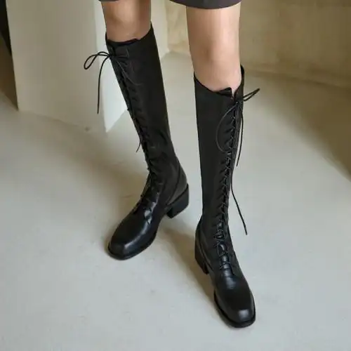 绑带真皮舒适平底长靴