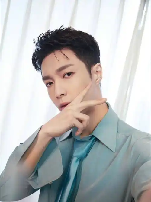 原创原创向往5张艺兴放飞自我纯素颜出镜没了包装明星就是普通人