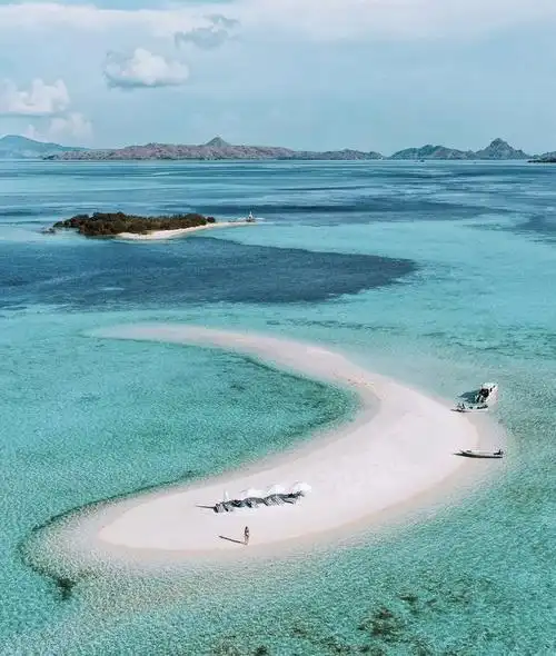 距离巴厘岛仅1h的巨宝藏小镇,有着人间塞尔达般的硬核风景!