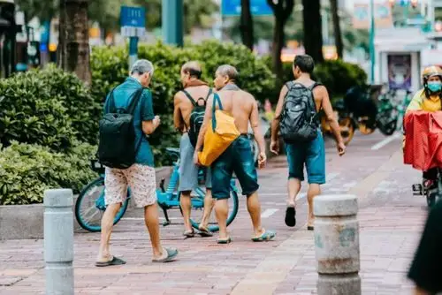 穿着人字拖上《乐夏2》演出的五条人说: 「宁愿土得掉渣,也拒绝俗不可