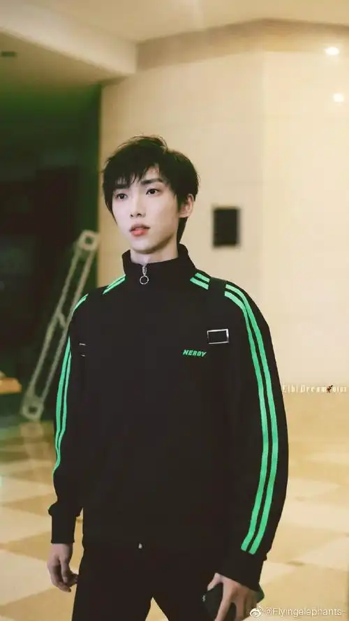 叮咚欢迎来到@r1se-赵磊 的魔法世界#赵. 来自微醺星河· - 微博