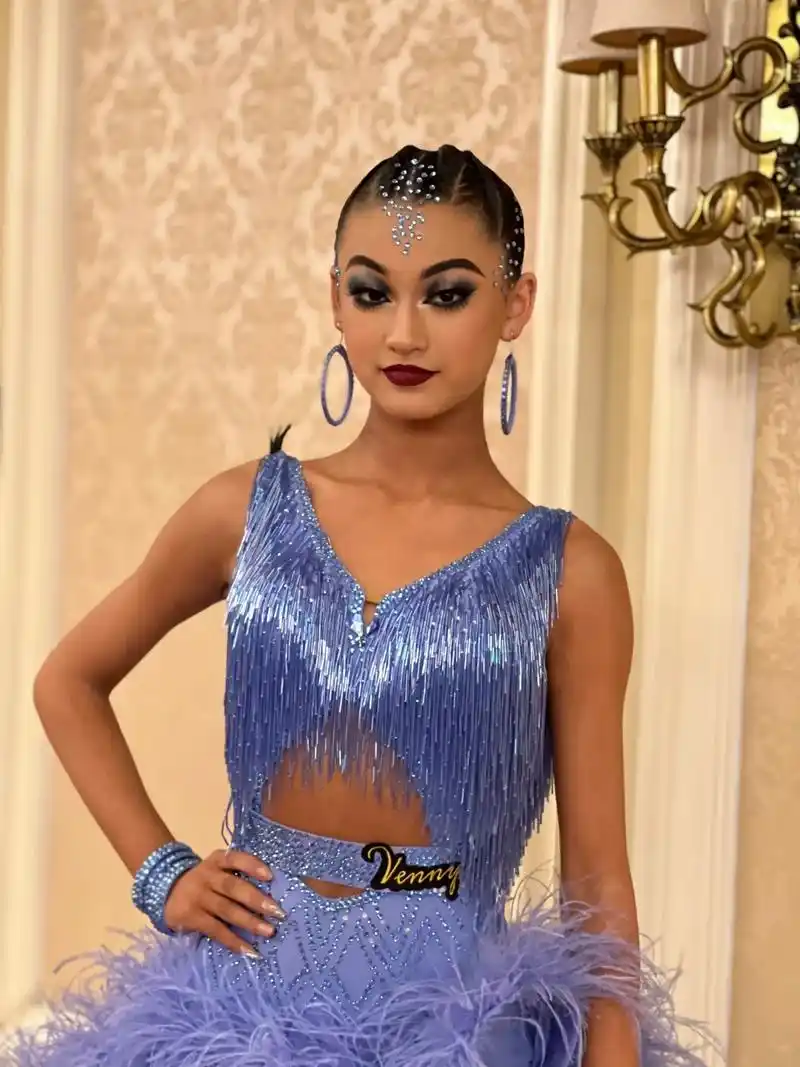 国标女孩!#体育舞蹈 #国标舞 #拉丁舞 #美出高级感 #薇 - 抖音