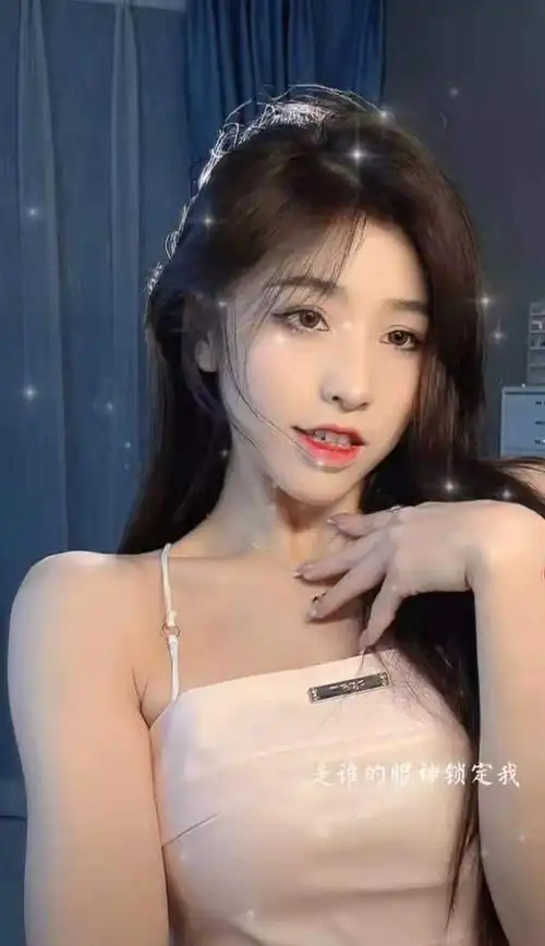 网红女神刘思瑶终于直播了,游戏直播首秀,陪伴水友迎接七夕