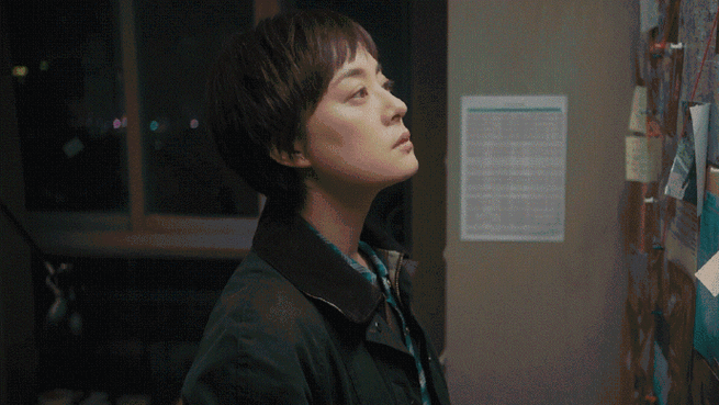 造型真的是相当的多变,让女刑警有脸了,看了都会被这个短发造型给深深