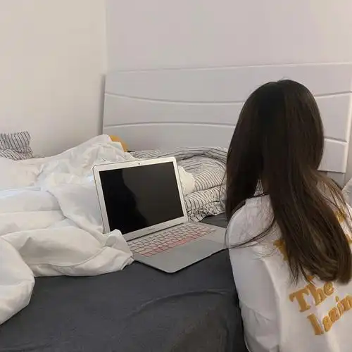 风尘女头拿图吱声