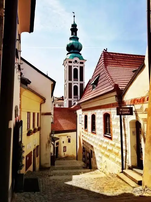 欧洲钟情于走街串巷复古徒步