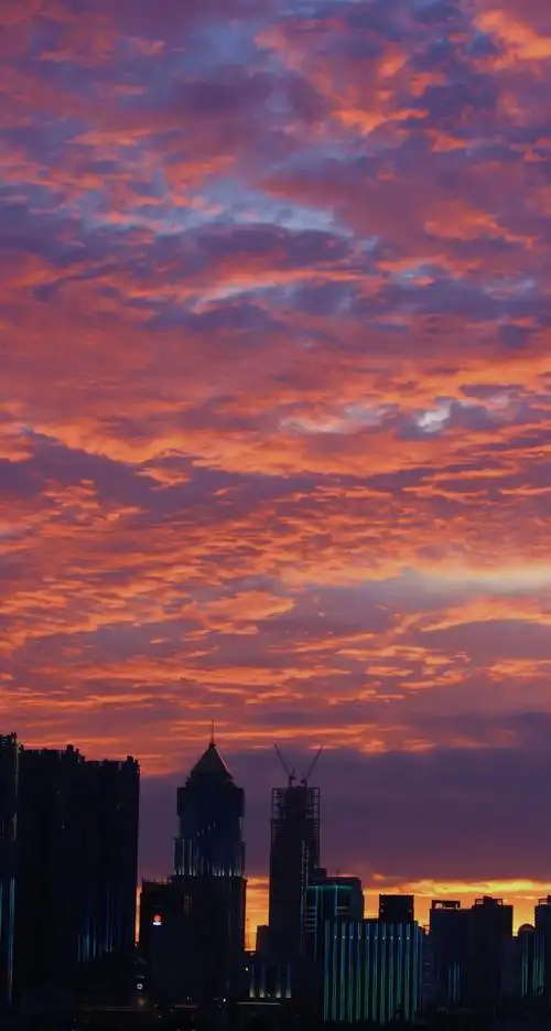 不亏是我骑了来回12公里自行车看到的晚霞,终于没有错过绝美晚 - 抖音