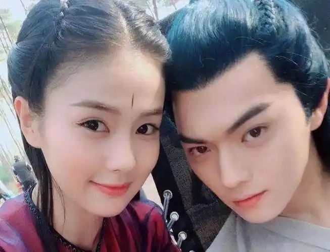 在这之后,白鹿和许凯仿佛彻底划清了界限,两人再也没有合作过同一部戏