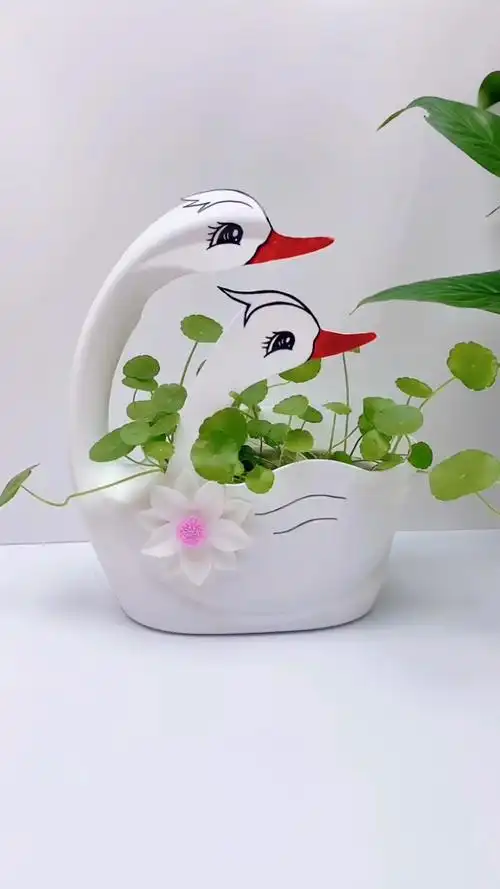 手工制作洗衣液瓶子别扔做成花盆它也可以很美