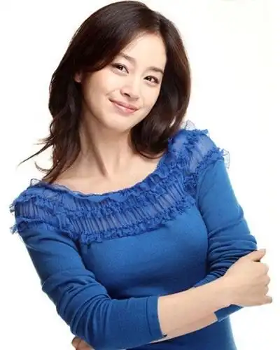 金泰熙气质发型演绎韩妞温婉魅力