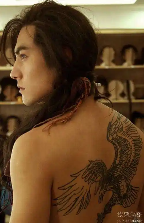 揭秘严宽"浪子燕青" 纹身背后故事