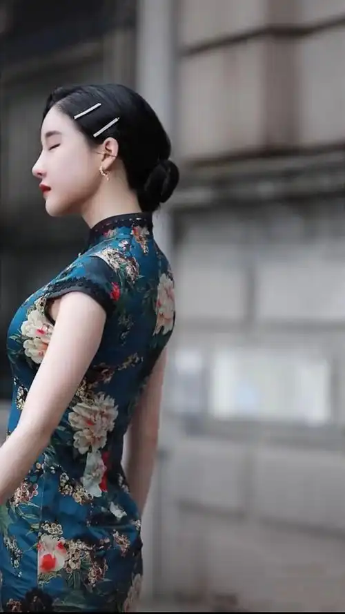 艳如飞抖音网红潘南奎同款旗袍气质复古印花中国风绸缎长裙女开叉