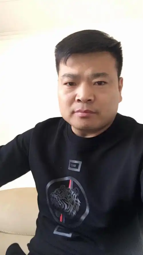 我们的帅哥四十几了心还跟十八岁一样.