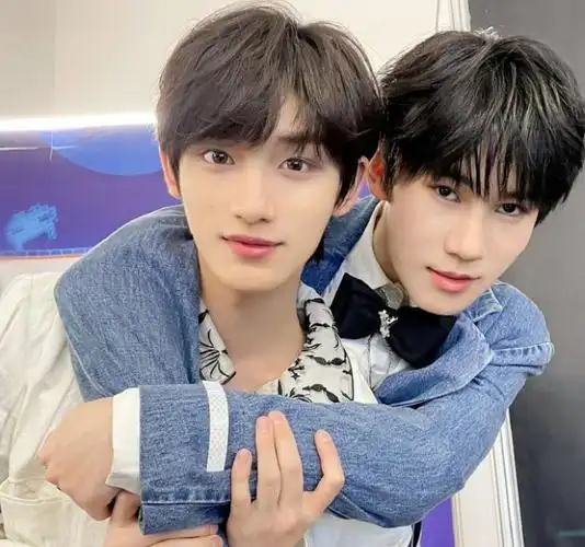 tnt团综已录完真源和亚轩在高会上分享丁程鑫晒照透露拍摄地