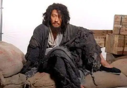 提到丐帮,就忍不住要提到丐帮帮主,不禁会提到一个人,那就是乔峰乔峰