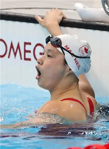 瀛奥运人物丨逆转张雨霏的百米新蝶后居然是被加拿大夫妇收养的华裔