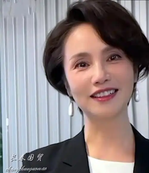 60岁央视新闻主播徐俐宣布退休眼含热泪与观众告别